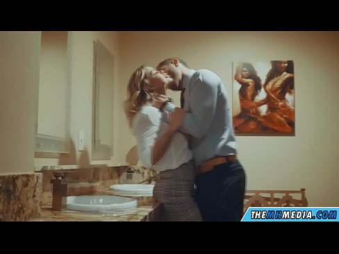 ❤️ Rehefa mamitaka anao ao amin'ny trano fidiovana ho an'ny besinimaro ny blonde be busty ❤️ Voasary vetaveta fotsiny amin'ny pôrnôgrafia mg.91sesex101.top ❌️❤